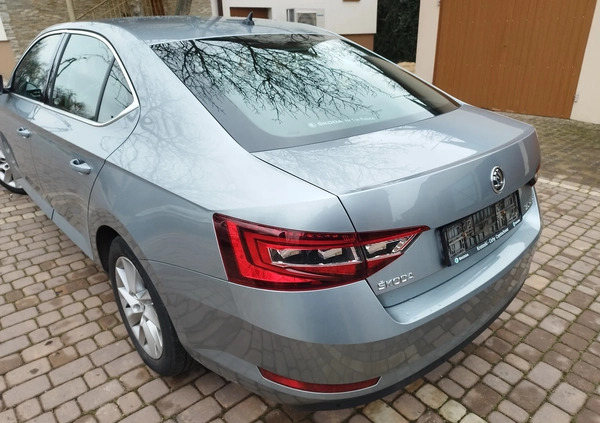 Skoda Superb cena 82500 przebieg: 154745, rok produkcji 2018 z Częstochowa małe 301